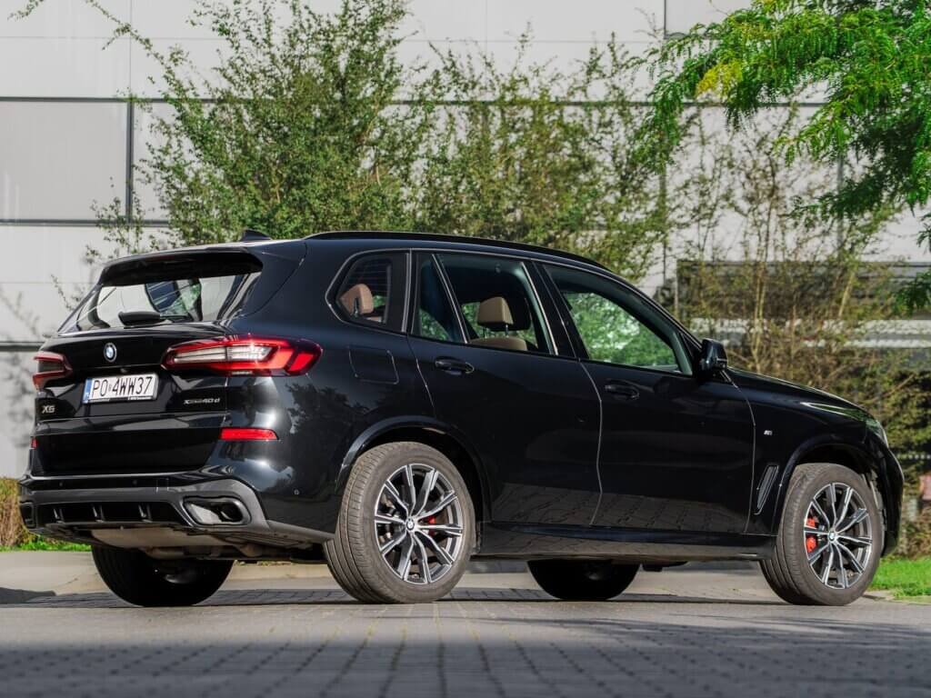 BMW X5 xDrive40d – tył 3/4, sesja zdjęciowa samochodu na sprzedaż