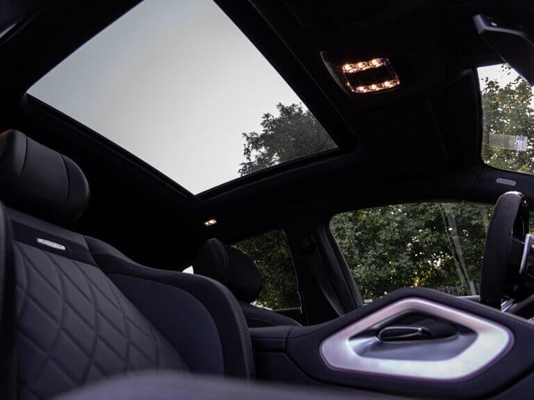 Mercedes GLE – dach panoramiczny i wnętrze